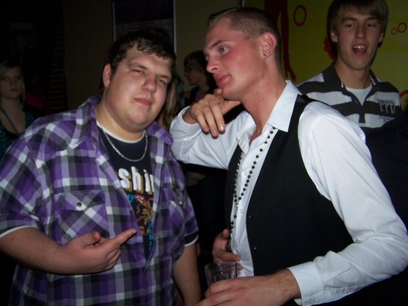 Vollbild 8 YEARS   TECHNO 4  EVER          B-DAY  RAVE