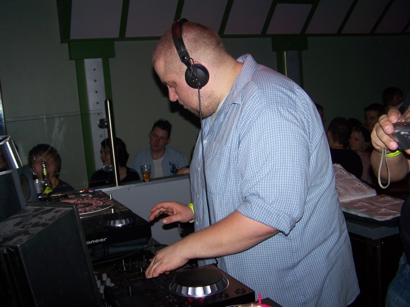 Vollbild 8 YEARS   TECHNO 4  EVER          B-DAY  RAVE