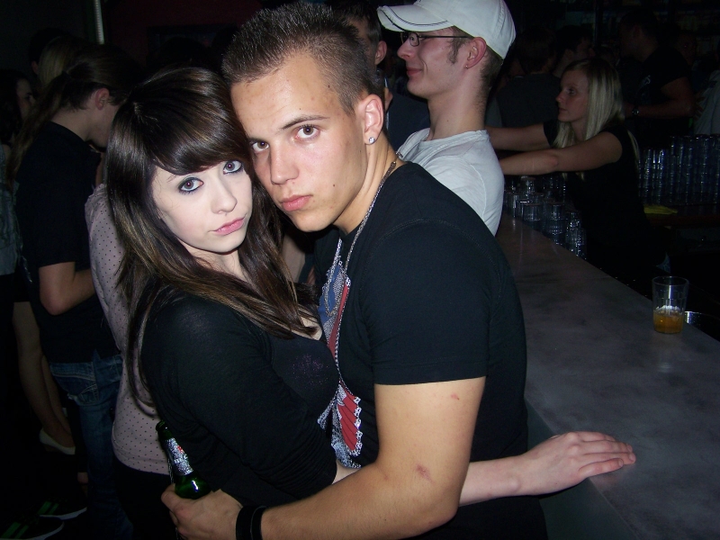 Vollbild 8 YEARS   TECHNO 4  EVER          B-DAY  RAVE
