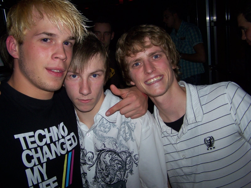 Vollbild 8 YEARS   TECHNO 4  EVER          B-DAY  RAVE