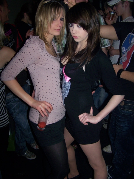 Vollbild 8 YEARS   TECHNO 4  EVER          B-DAY  RAVE