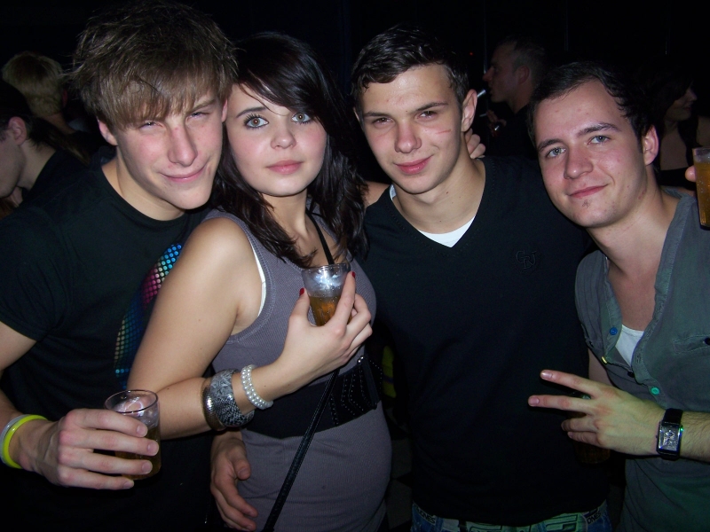 Vollbild 8 YEARS   TECHNO 4  EVER          B-DAY  RAVE