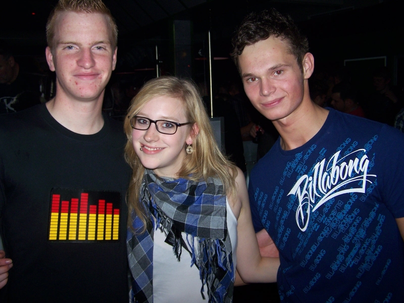 Vollbild 8 YEARS   TECHNO 4  EVER          B-DAY  RAVE