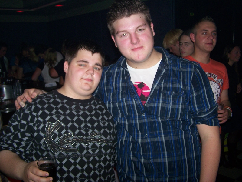 Vollbild 8 YEARS   TECHNO 4  EVER          B-DAY  RAVE