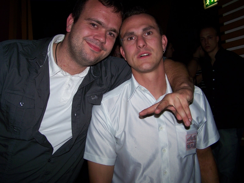 Vollbild 8 YEARS   TECHNO 4  EVER          B-DAY  RAVE