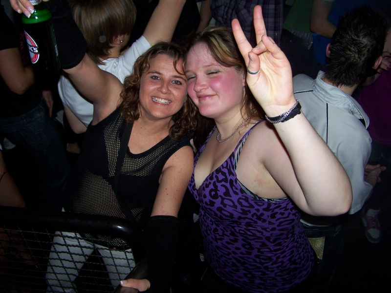 Vollbild 8 YEARS   TECHNO 4  EVER          B-DAY  RAVE