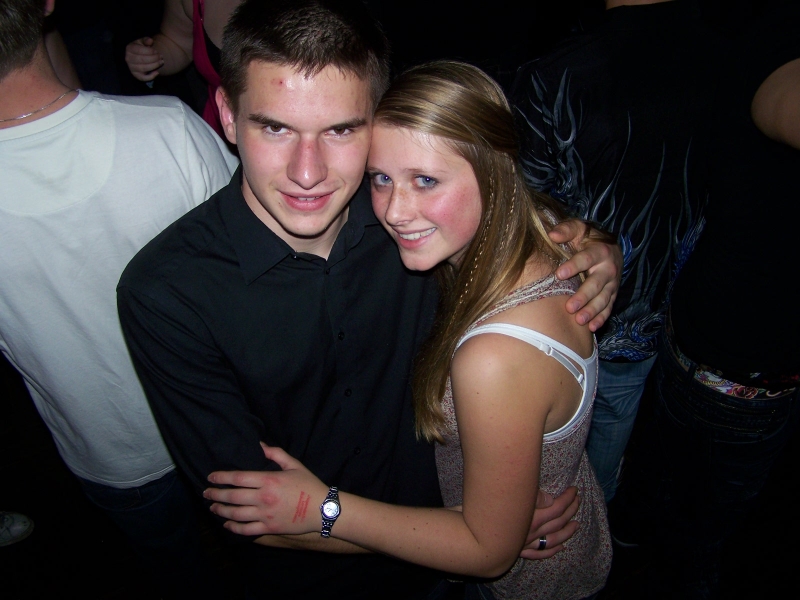 Vollbild 8 YEARS   TECHNO 4  EVER          B-DAY  RAVE