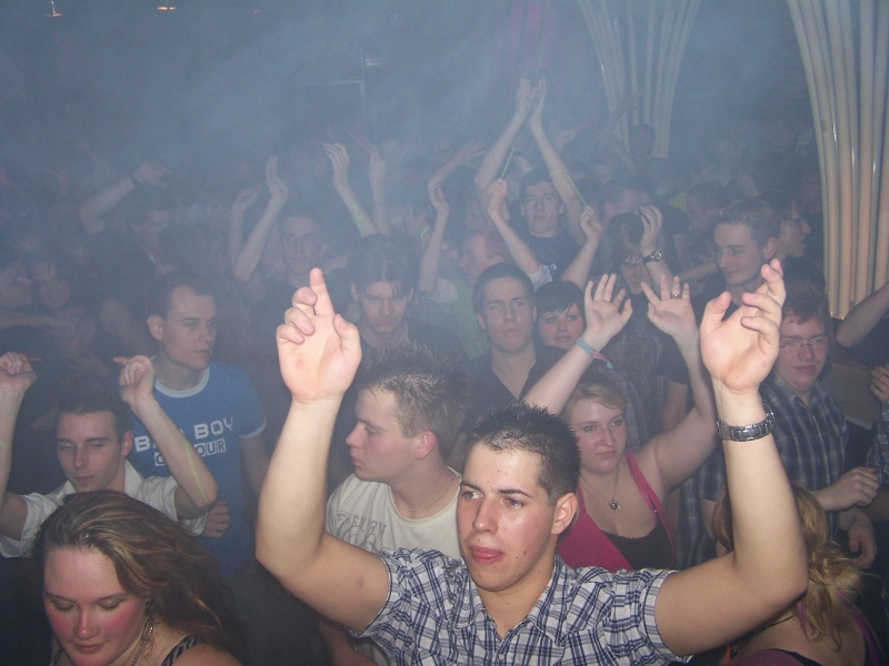 Vollbild 8 YEARS   TECHNO 4  EVER          B-DAY  RAVE