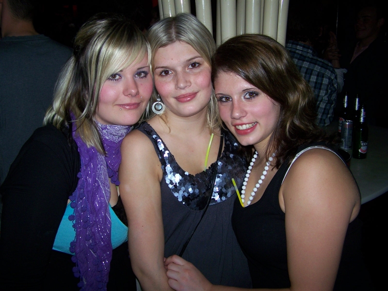 Vollbild 8 YEARS   TECHNO 4  EVER          B-DAY  RAVE