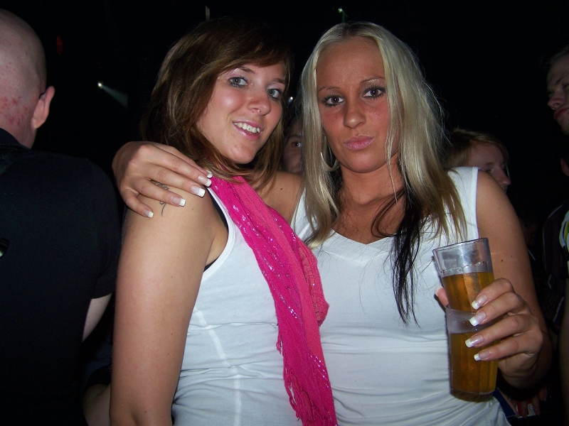 Vollbild 8 YEARS   TECHNO 4  EVER          B-DAY  RAVE