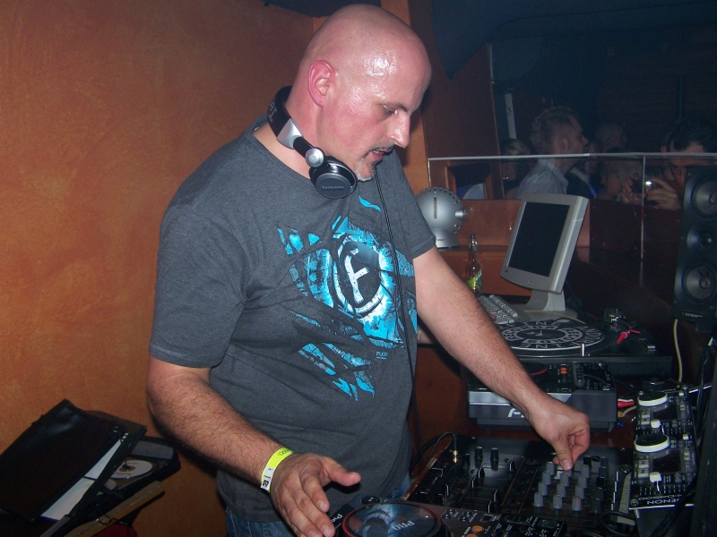 Vollbild 8 YEARS   TECHNO 4  EVER          B-DAY  RAVE