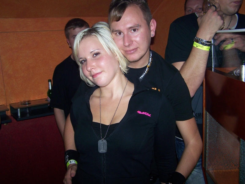 Vollbild 8 YEARS   TECHNO 4  EVER          B-DAY  RAVE