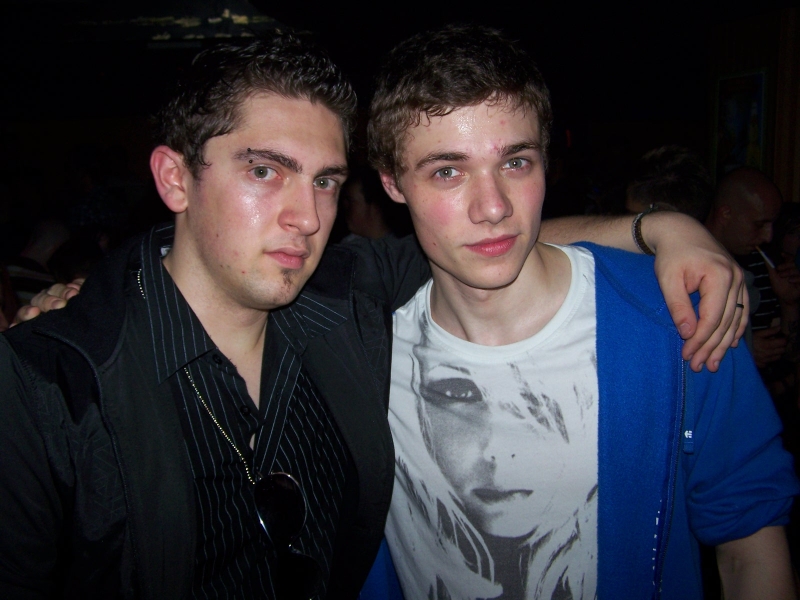 Vollbild 8 YEARS   TECHNO 4  EVER          B-DAY  RAVE