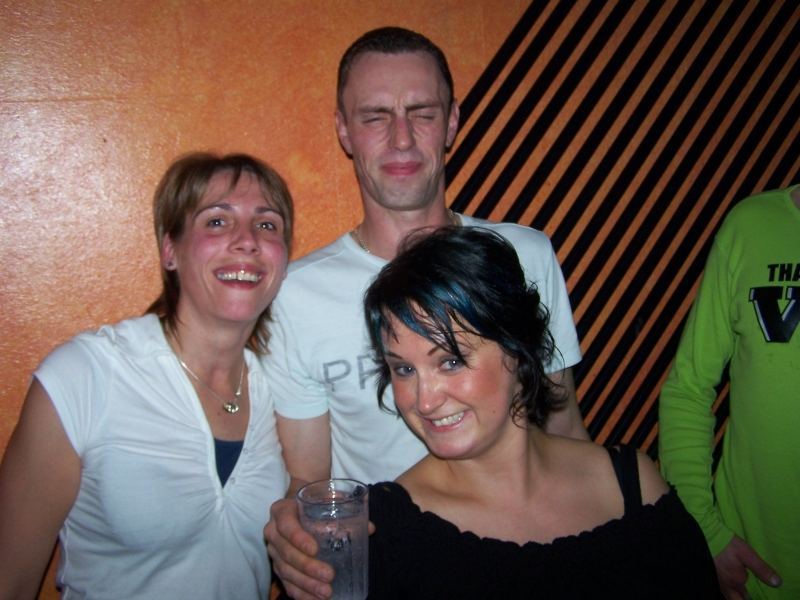 Vollbild 8 YEARS   TECHNO 4  EVER          B-DAY  RAVE