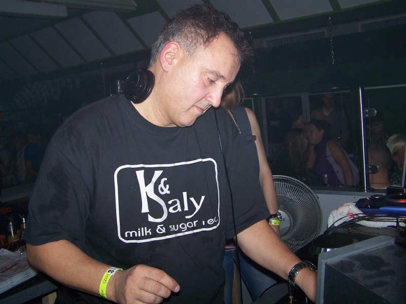 Vollbild 8 YEARS   TECHNO 4  EVER          B-DAY  RAVE