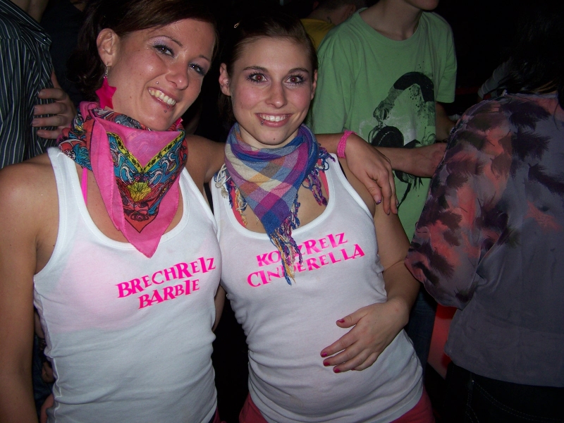 Vollbild 8 YEARS   TECHNO 4  EVER          B-DAY  RAVE