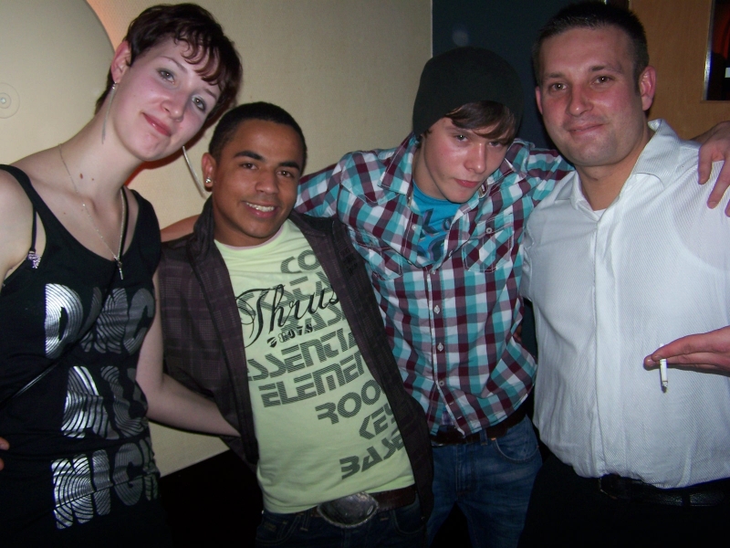 Vollbild 8 YEARS   TECHNO 4  EVER          B-DAY  RAVE