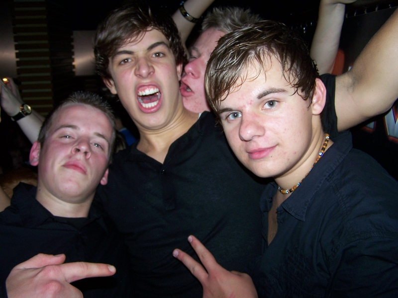 Vollbild 8 YEARS   TECHNO 4  EVER          B-DAY  RAVE