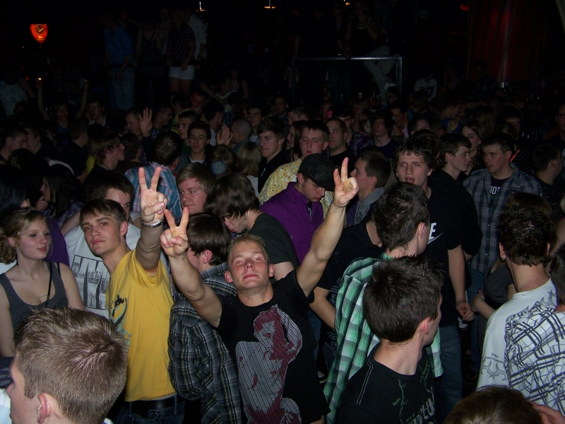 Vollbild 8 YEARS   TECHNO 4  EVER          B-DAY  RAVE