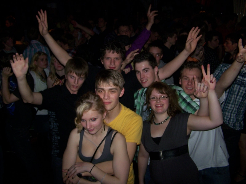 Vollbild 8 YEARS   TECHNO 4  EVER          B-DAY  RAVE