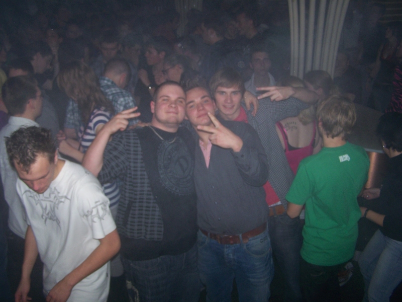 Vollbild 8 YEARS   TECHNO 4  EVER          B-DAY  RAVE