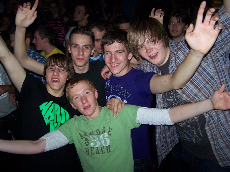 Vollbild 8 YEARS   TECHNO 4  EVER          B-DAY  RAVE