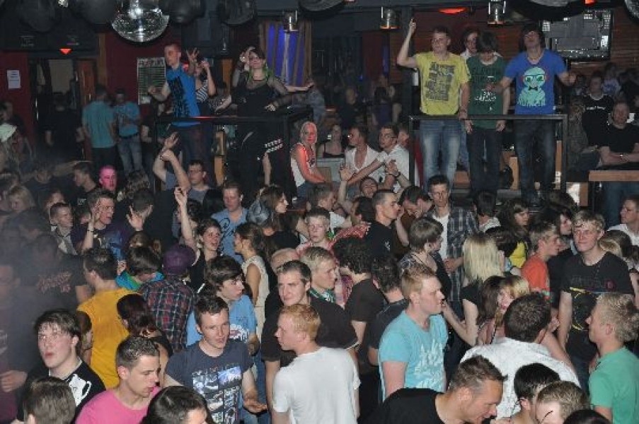 Vollbild TECHNO4EVER OSTEREIER RAVE