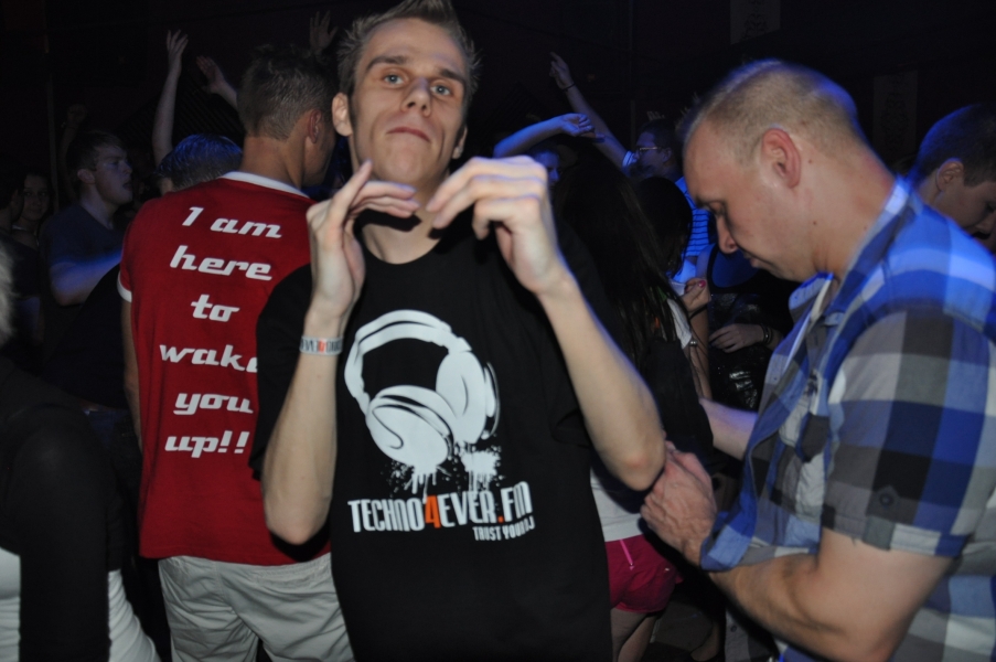 Vollbild TECHNO4EVER    Beach  Rave