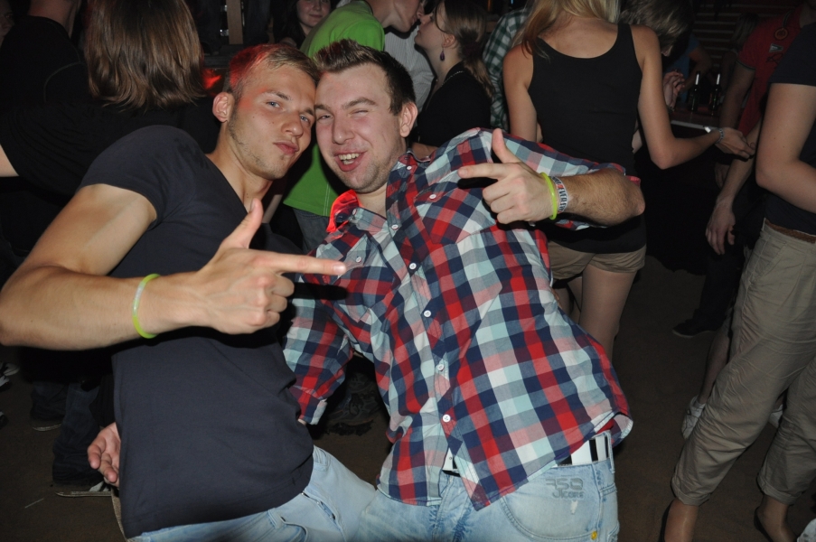 Vollbild TECHNO4EVER    Beach  Rave