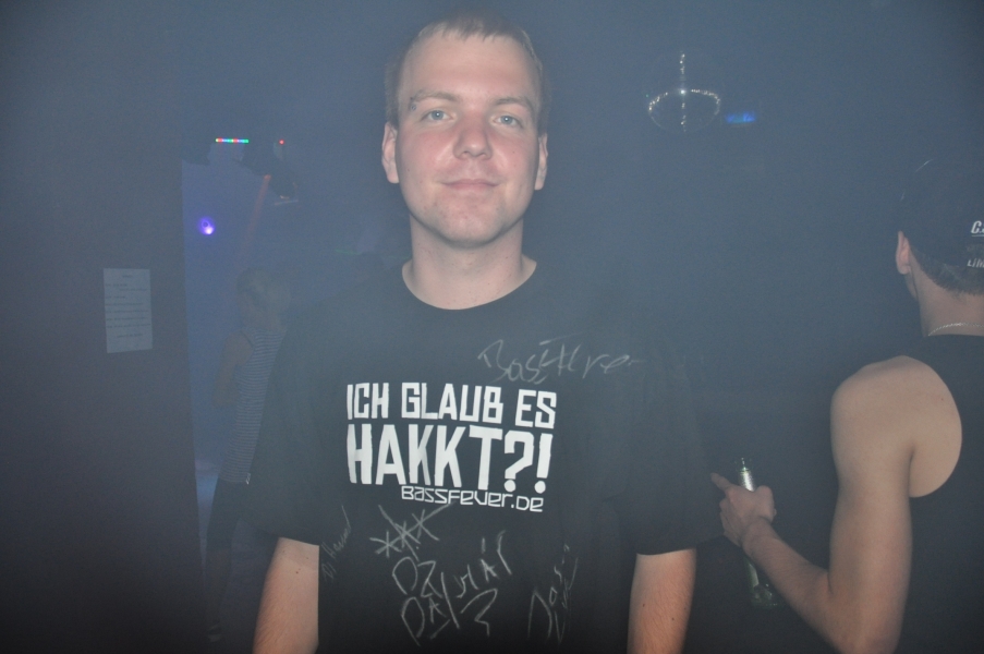 Vollbild Hard Experience feat The Vinylraider&Broszati B-Day with Djane E-Phex