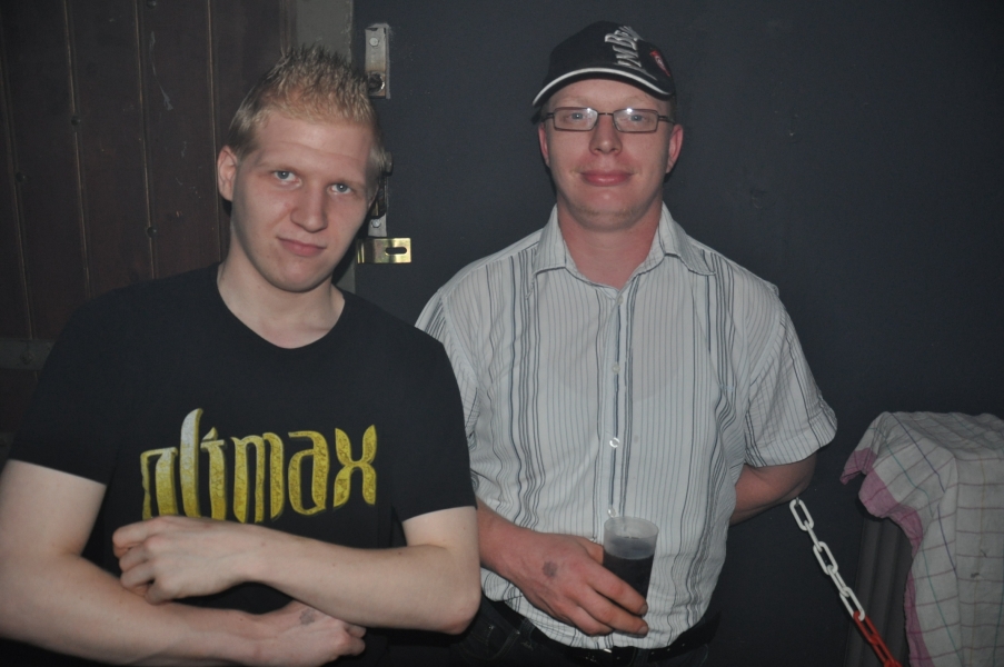 Vollbild Hard Experience feat The Vinylraider&Broszati B-Day with Djane E-Phex