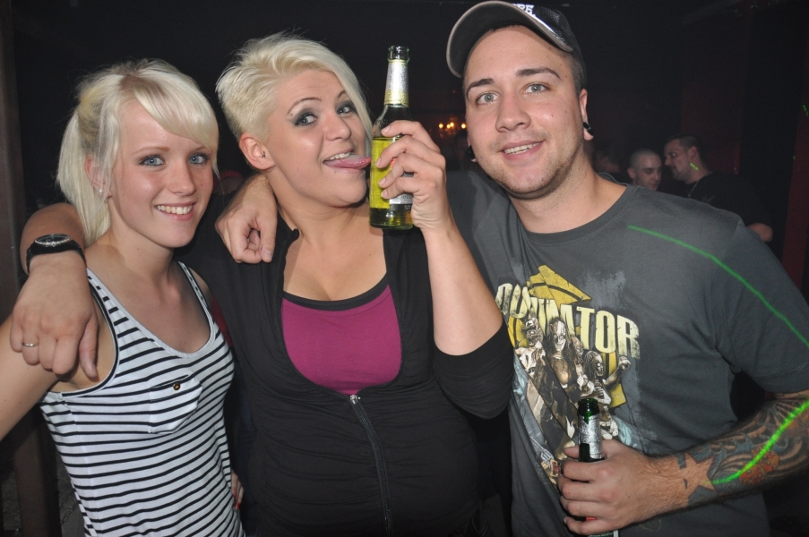 Vollbild Hard Experience feat The Vinylraider&Broszati B-Day with Djane E-Phex