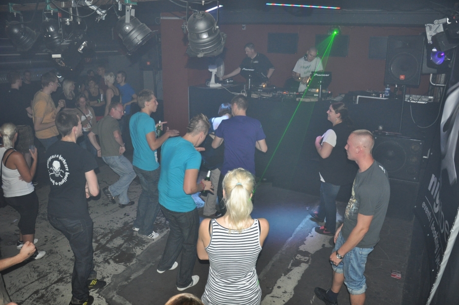 Hard Experience feat The Vinylraider&Broszati B-Day with Djane E-Phex