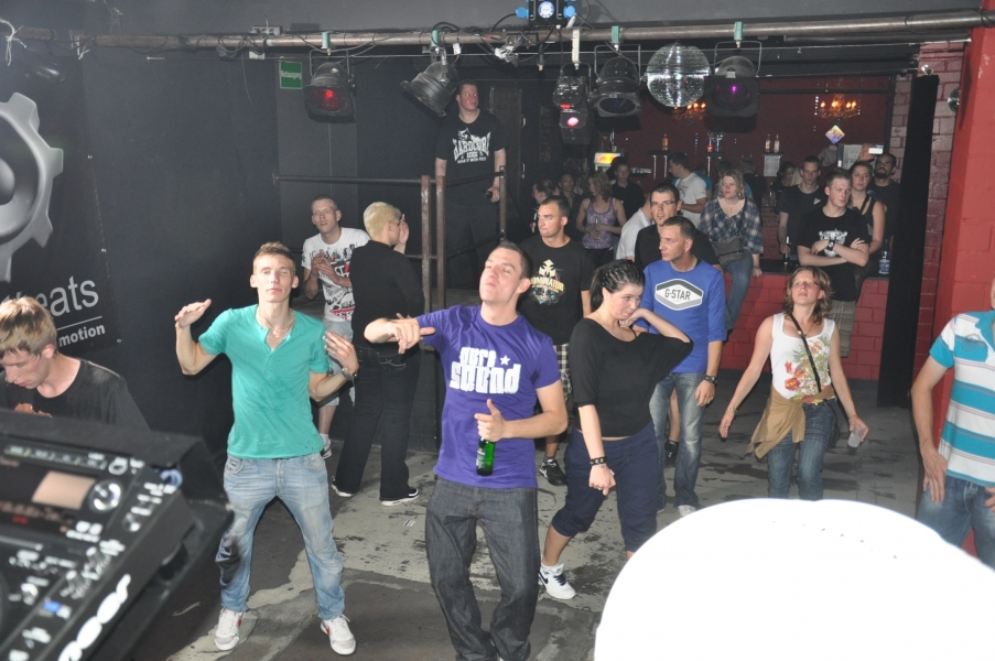 Hard Experience feat The Vinylraider&Broszati B-Day with Djane E-Phex