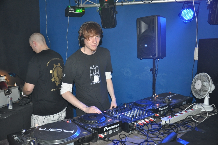 Hard Experience feat The Vinylraider&Broszati B-Day with Djane E-Phex