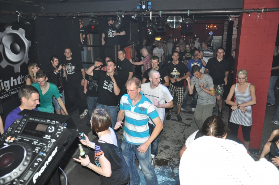 Hard Experience feat The Vinylraider&Broszati B-Day with Djane E-Phex