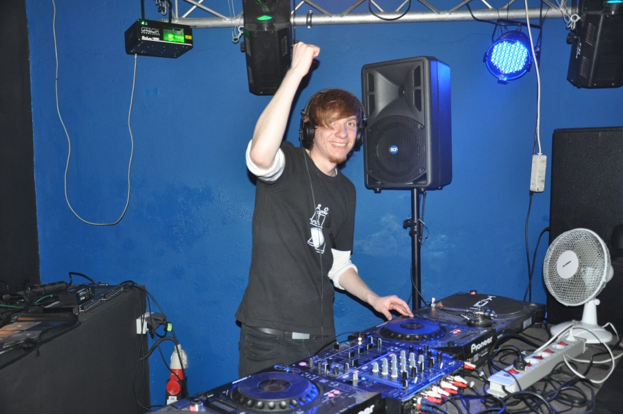 Hard Experience feat The Vinylraider&Broszati B-Day with Djane E-Phex