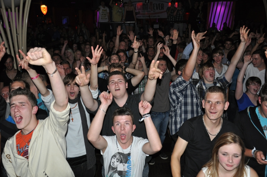 Vollbild 9 Years TECHNO4EVER B-Day Rave