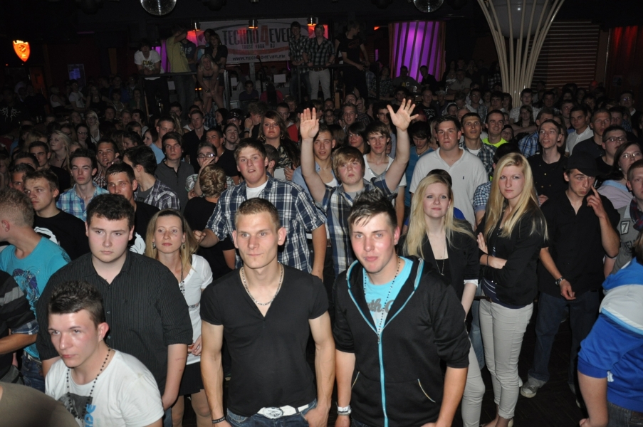 Vollbild 9 Years TECHNO4EVER B-Day Rave