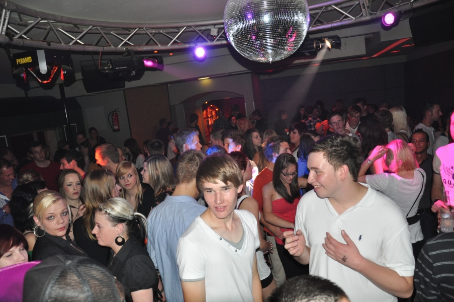 Vollbild 9 Years TECHNO4EVER B-Day Rave