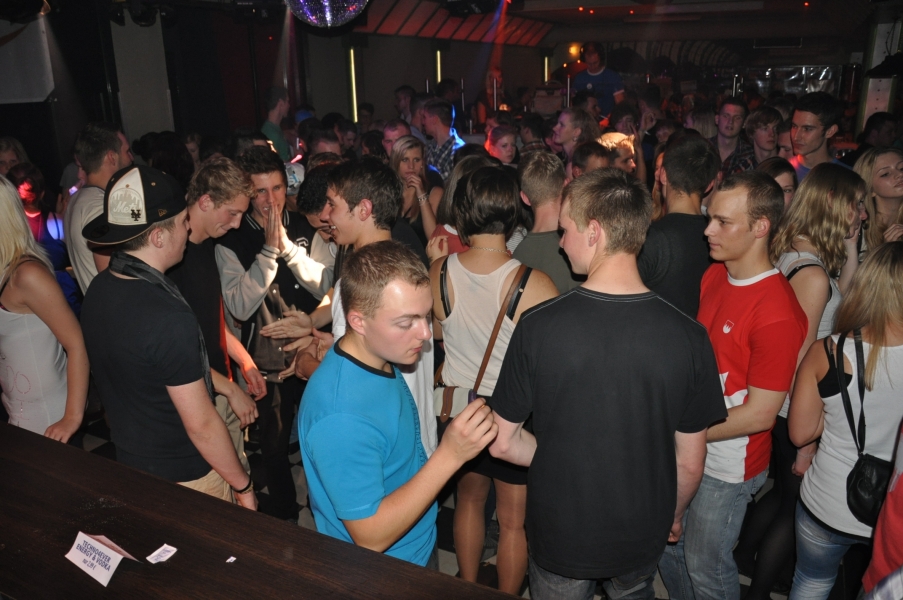 Vollbild 9 Years TECHNO4EVER B-Day Rave