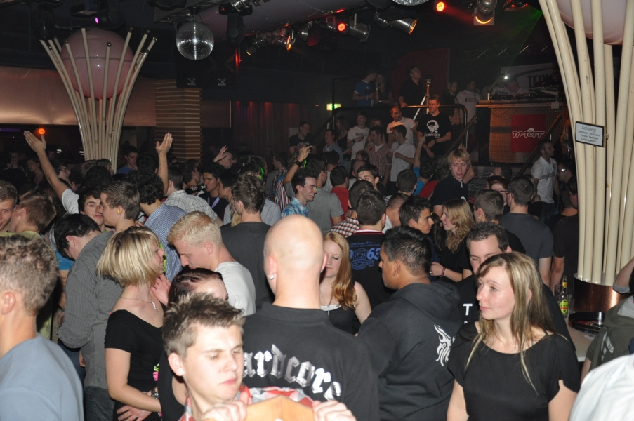 Vollbild 9 Years TECHNO4EVER B-Day Rave
