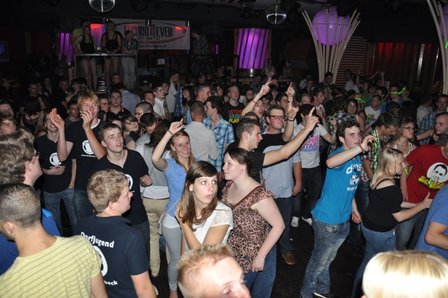 Vollbild 9 Years TECHNO4EVER B-Day Rave