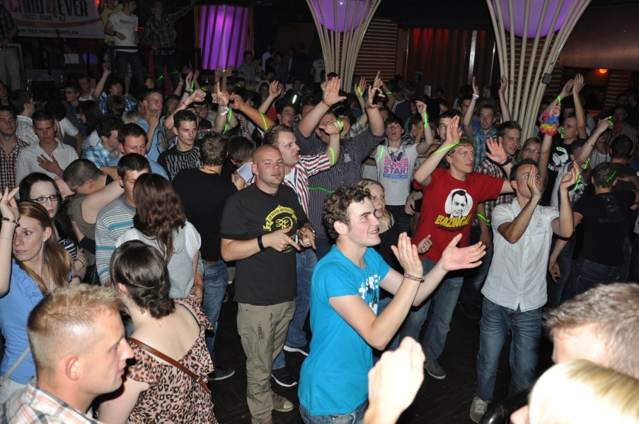 Vollbild 9 Years TECHNO4EVER B-Day Rave