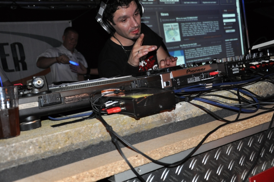 Vollbild 9 Years TECHNO4EVER B-Day Rave