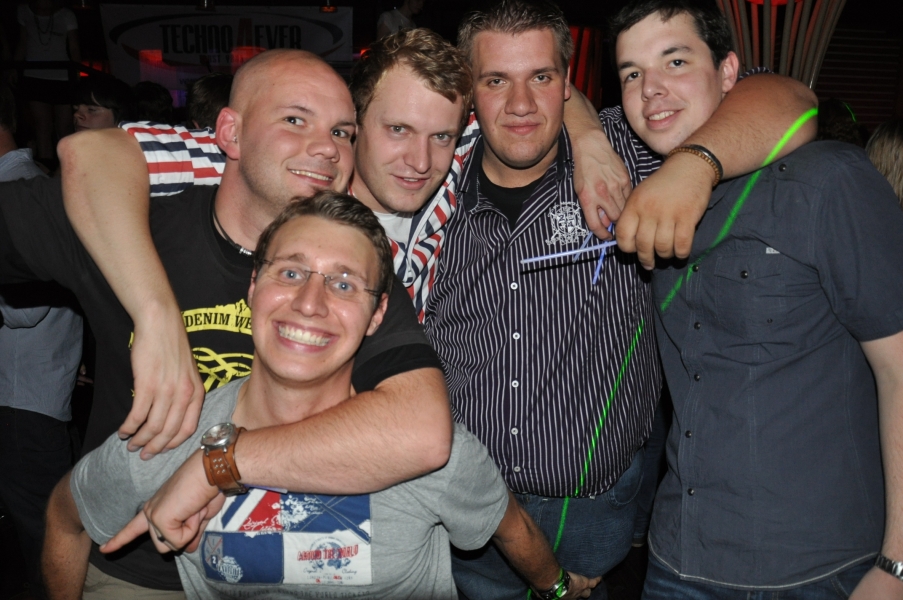 Vollbild 9 Years TECHNO4EVER B-Day Rave