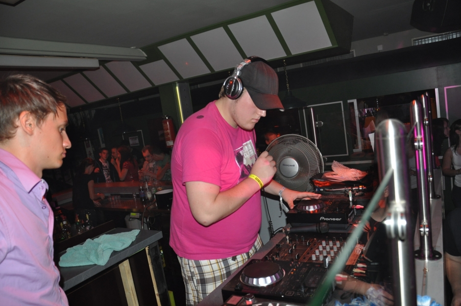 Vollbild 9 Years TECHNO4EVER B-Day Rave