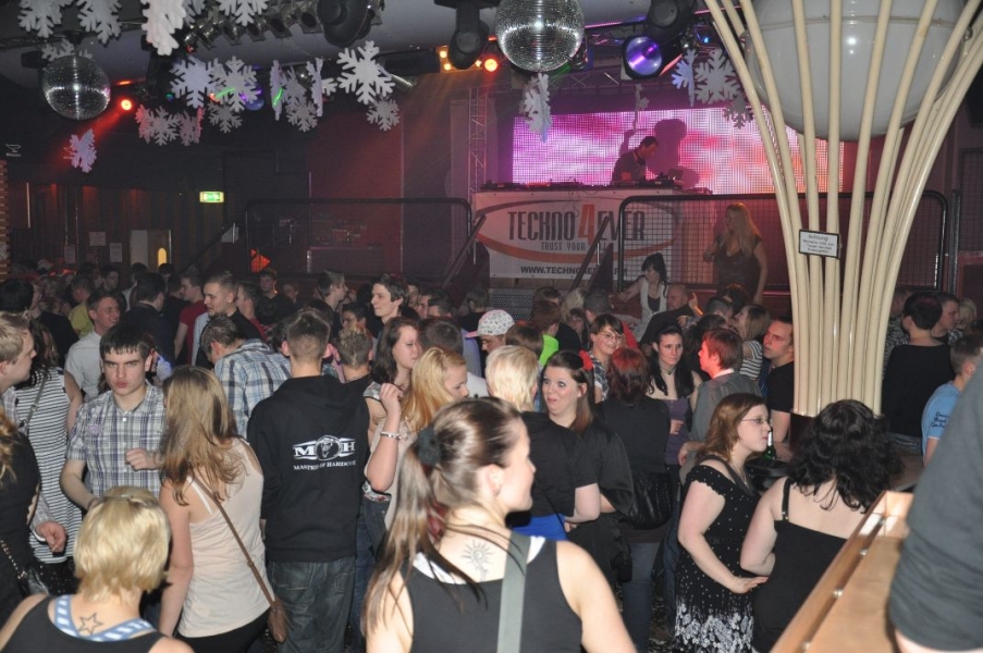 Vollbild TECHNO4EVER HANGOVER RAVE - THE SNOW EDITION