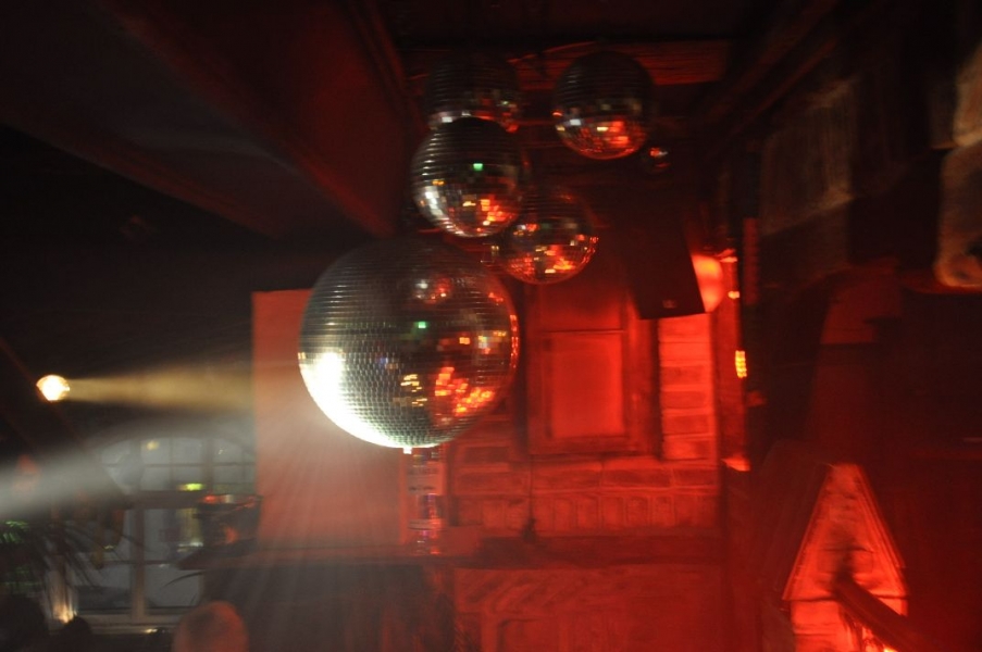 Vollbild Dance to Trance pres. DJ Dean