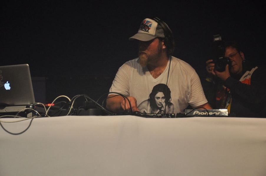 Vollbild Airbeat-One 2012 Teil 1
